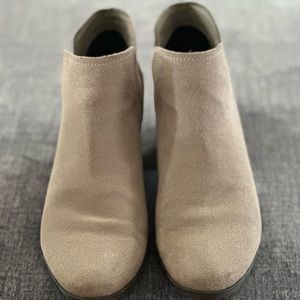 Like New Blondo waterproof booties